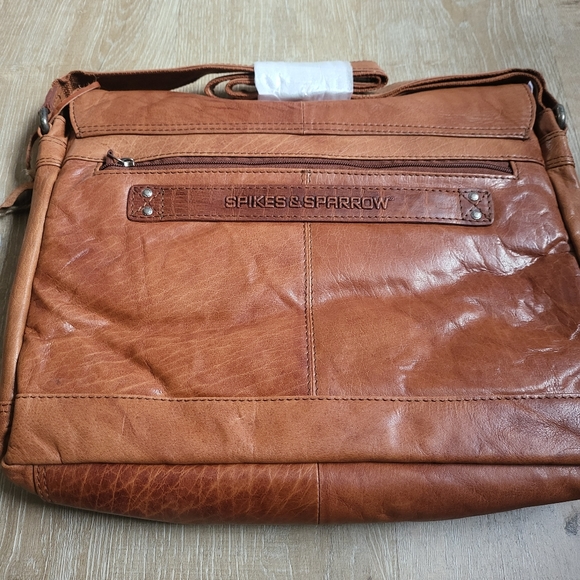 Spikes and Sparrow Noah 100% Leather Flap Shoulder Crossbody Bag - Picture 8 of 11